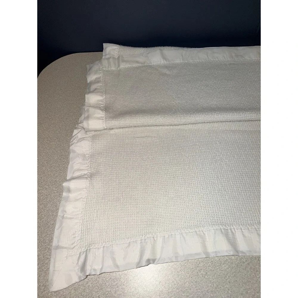 Vtg White Acrylic Thermal Waffle Weave Baby Blanket Satin Nylon Trim  36